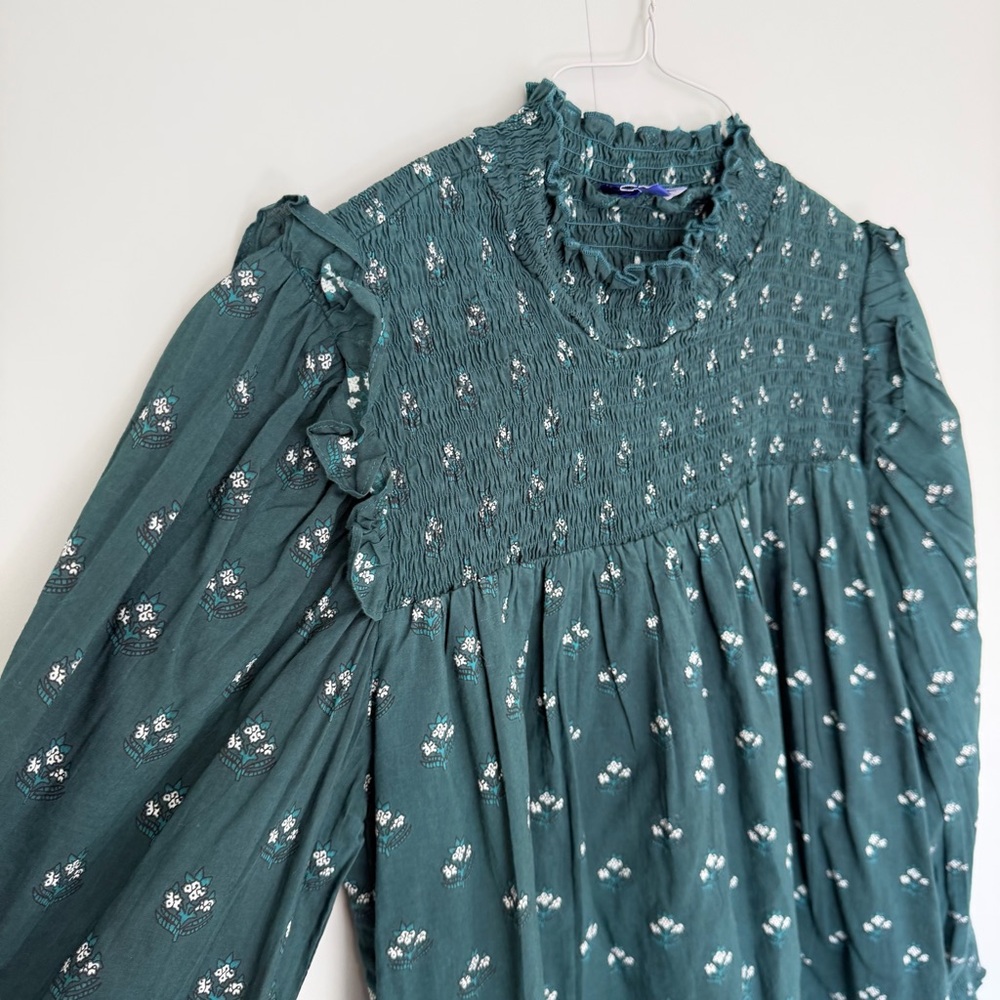 RO’S GARDEN Smocked Indira Gama Top in Dark Green Floral - Picture 4 of 9